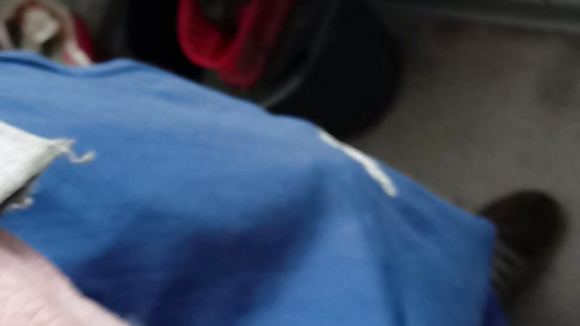 Quick bathroom wank - video by skateboy78 cam model