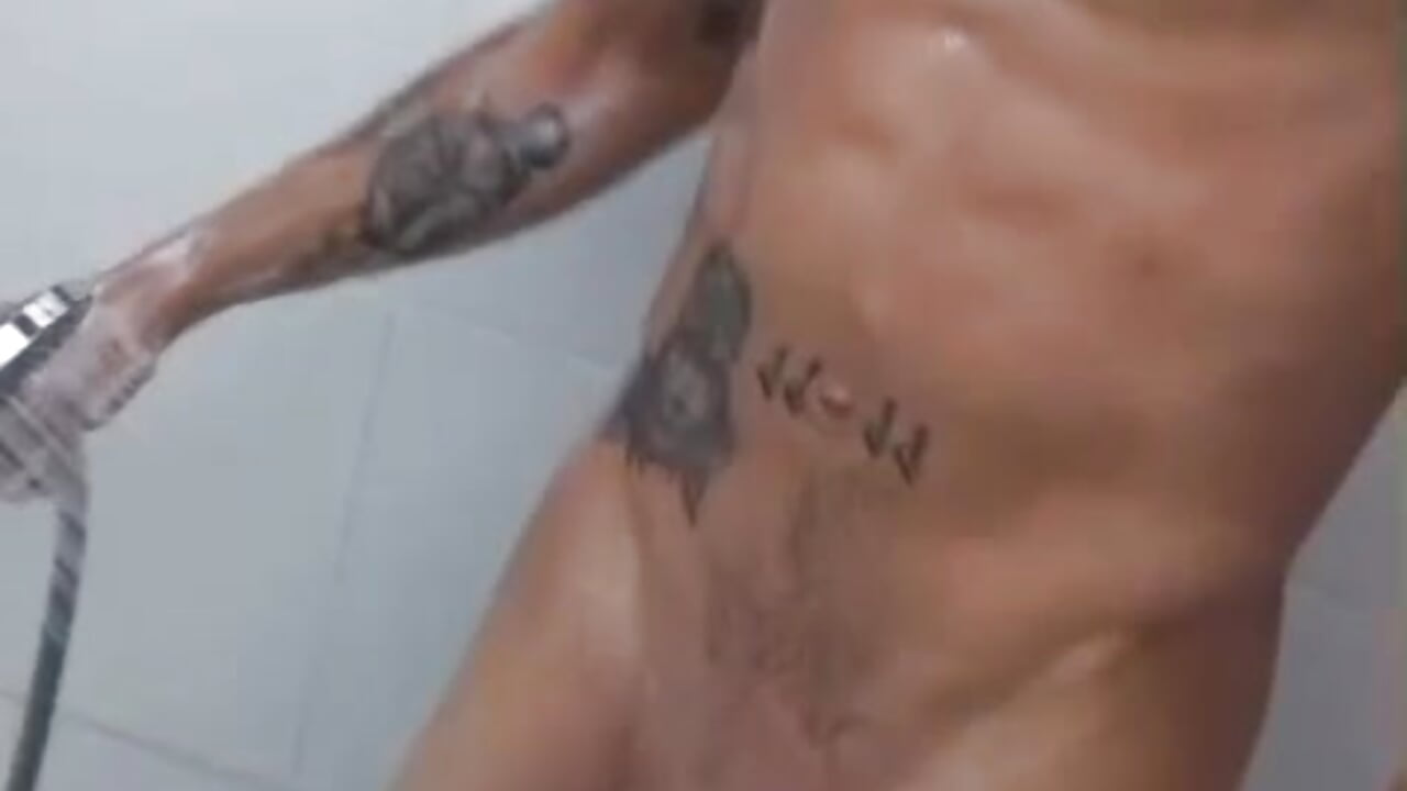 We can give us a shower together - 視頻由 andrewcoopper1 主播提供