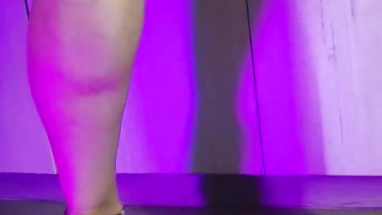 That juicy milf booty deserves all your attention tonight 🍑🔥 - Luciifeer_ adlı kamera modelinin videosu