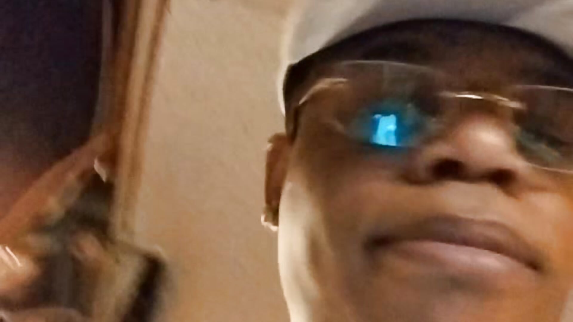 Hi there - vidéo du modèle de showcams MrGreenbeanbean88