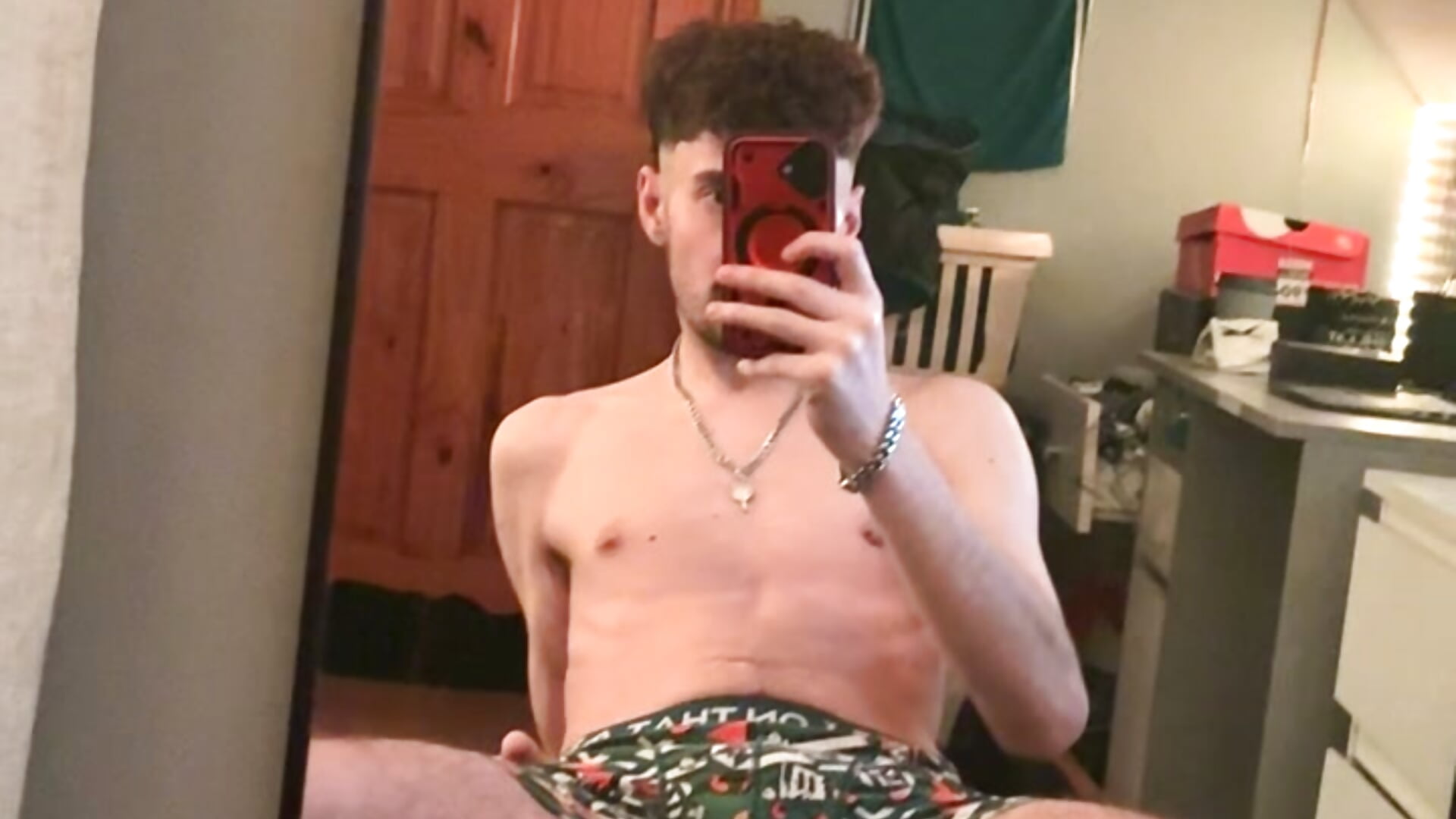 Horny in my boxers ✊🏻