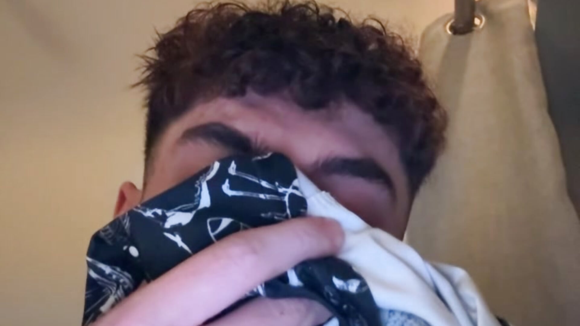 Sniffing my boxers felt so good bro ✊🏻💦 - vidéo du modèle de showcams funlad245