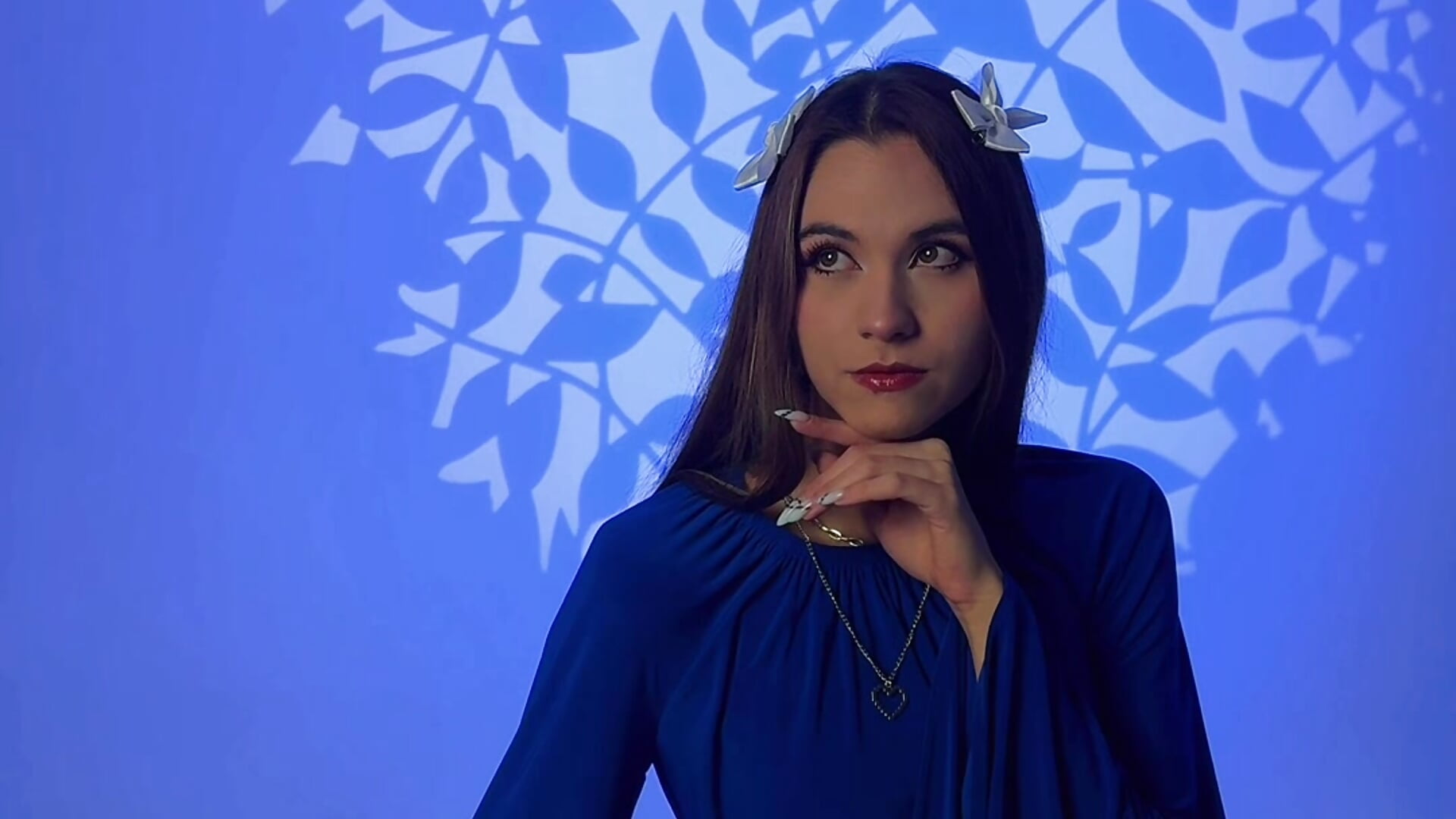 Birthday Tease: What Will I Do Next? - ক্যাম মডেল EllaCurtis-এর ভিডিও