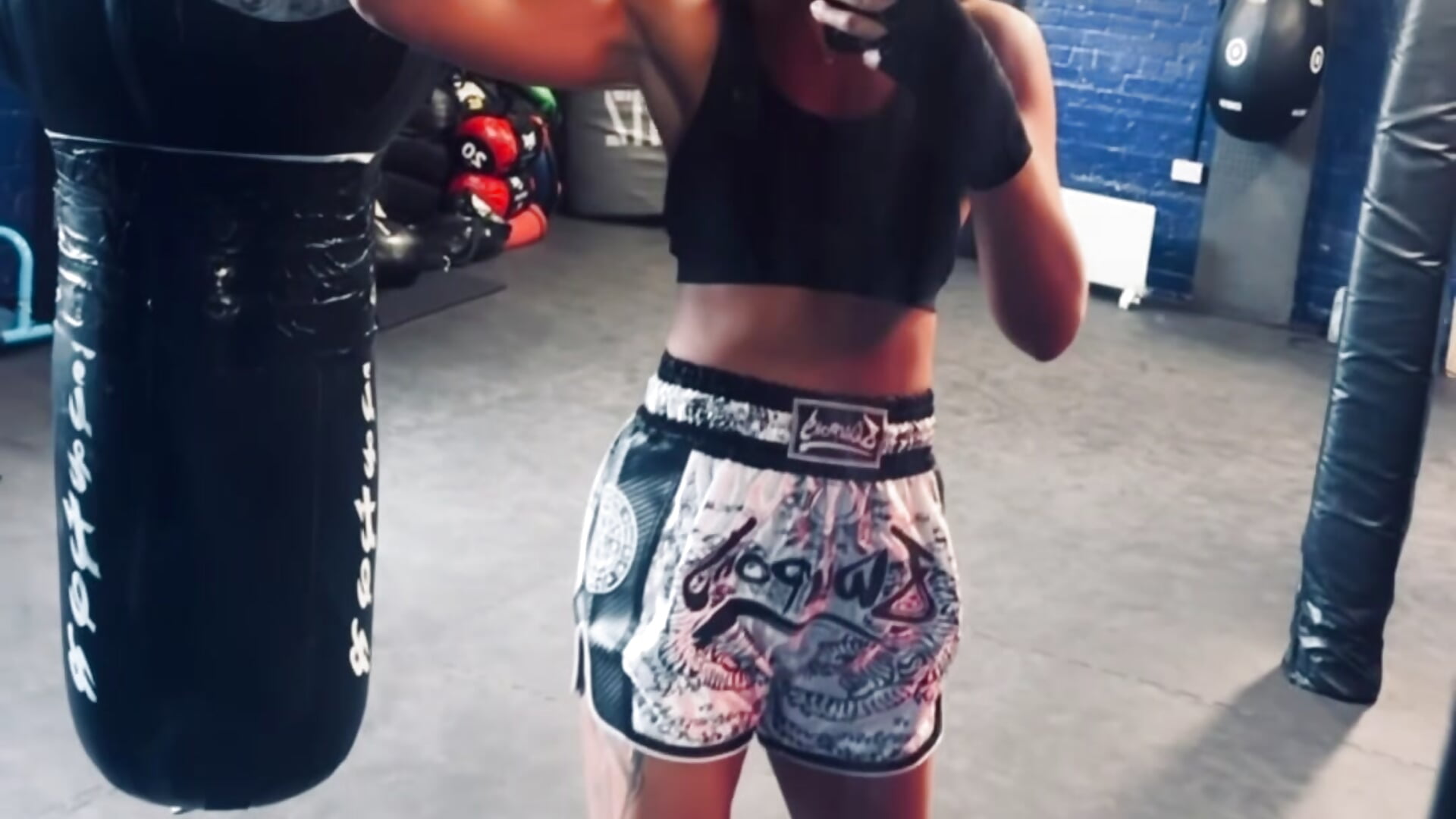 🥊 Built For 5 Rounds 😉– Bratty-Blonde55 kameramodell videója