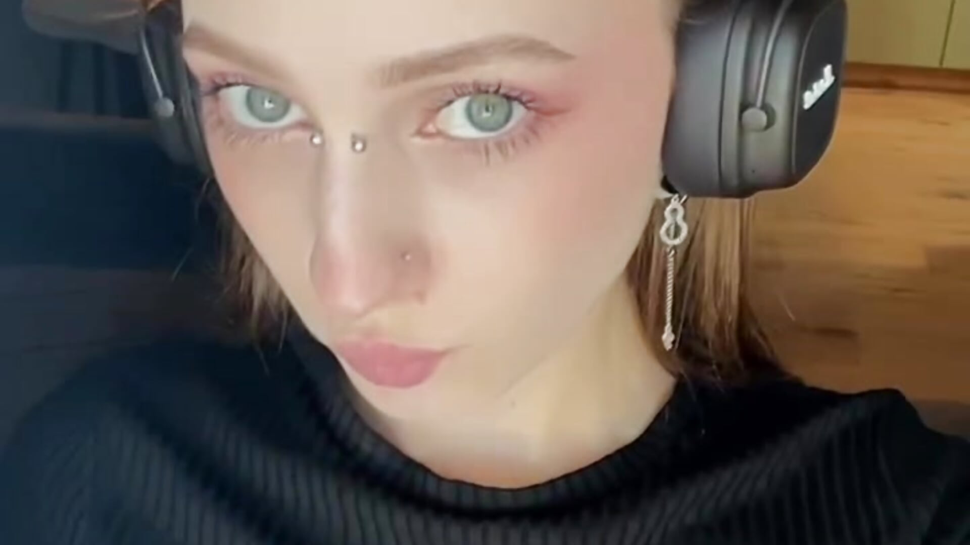 Pretty - video by Vikki_wyye cam model