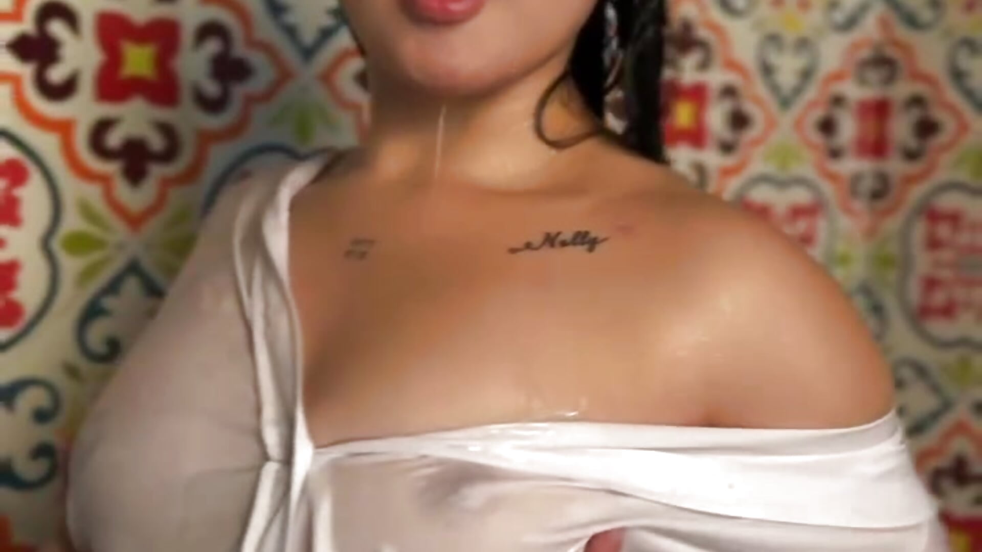 In the outdoor shower－カメラキャストのCelestee69の動画