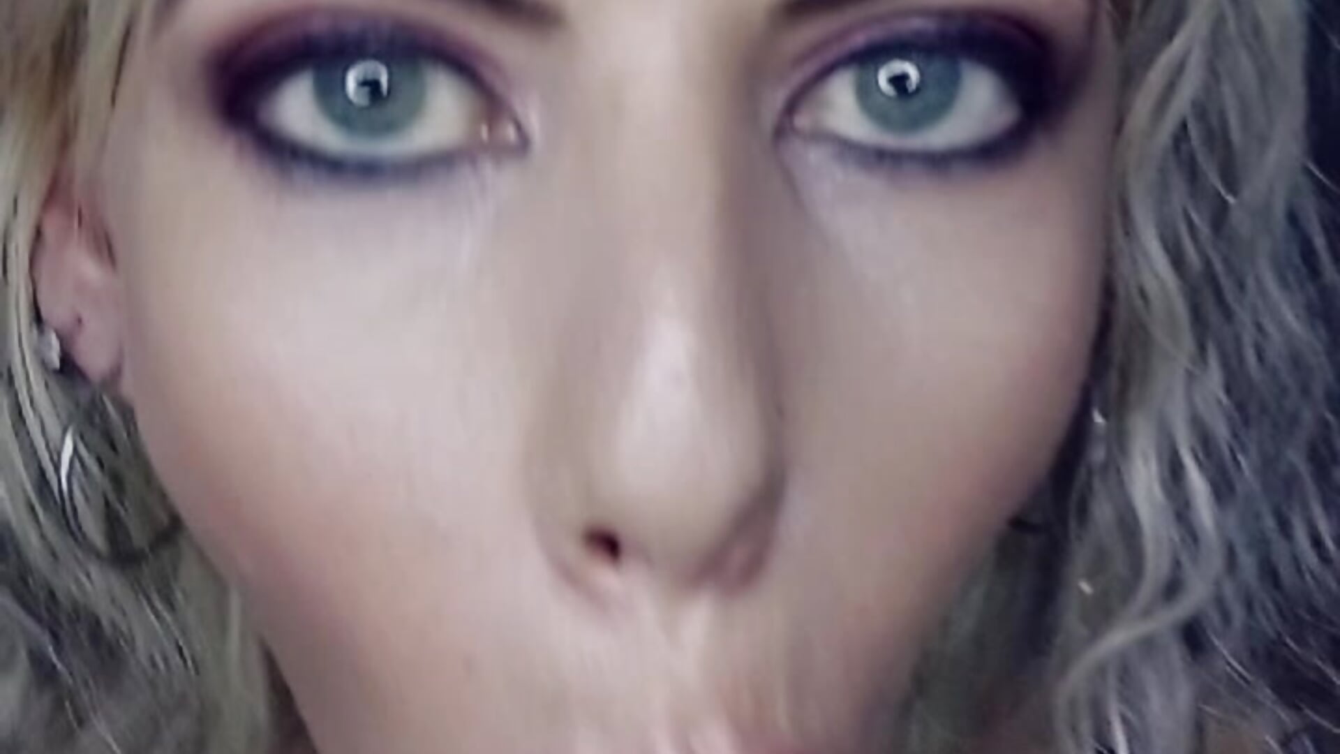 I WANT YOUR COCK IN MY MOUTH - video di Juicy_Lucy modella di cam