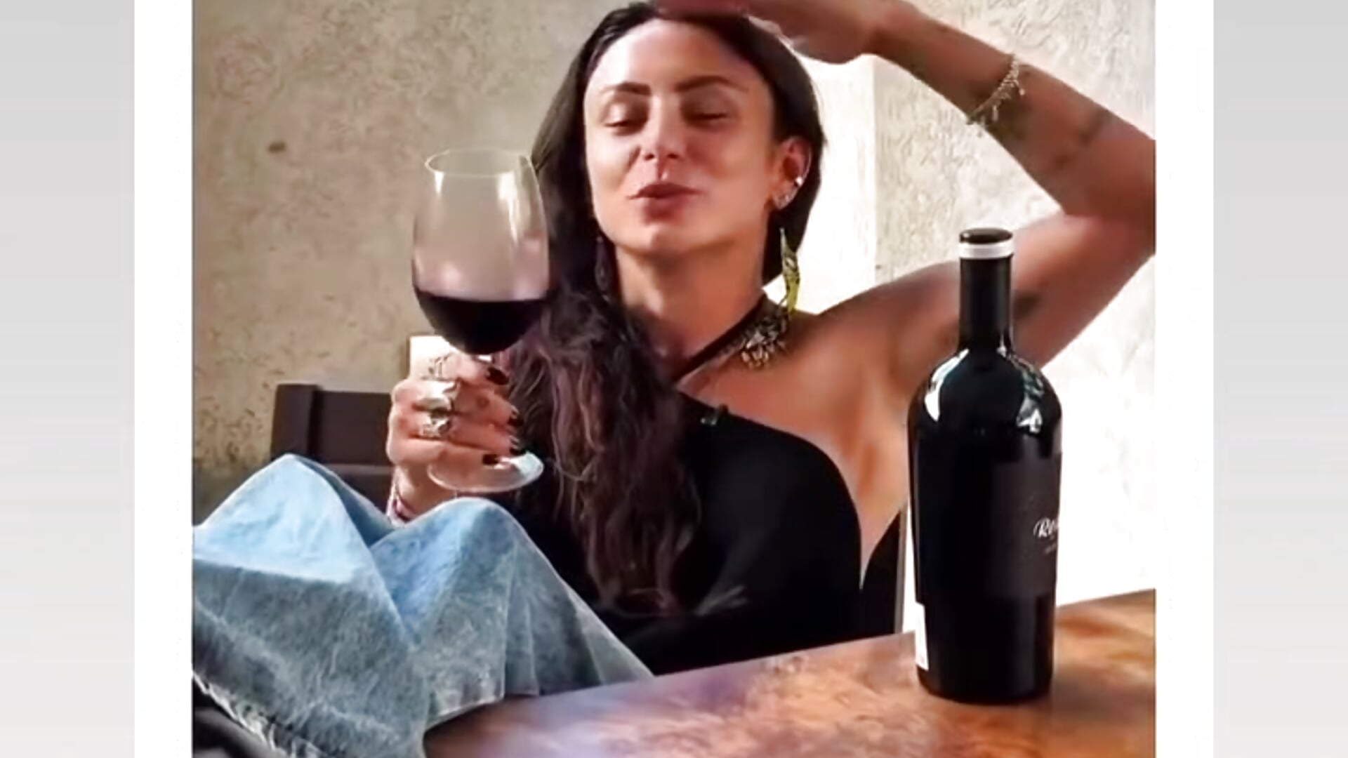 FB_VID_3532628145313930137 - video by BellaManauara69 cam model