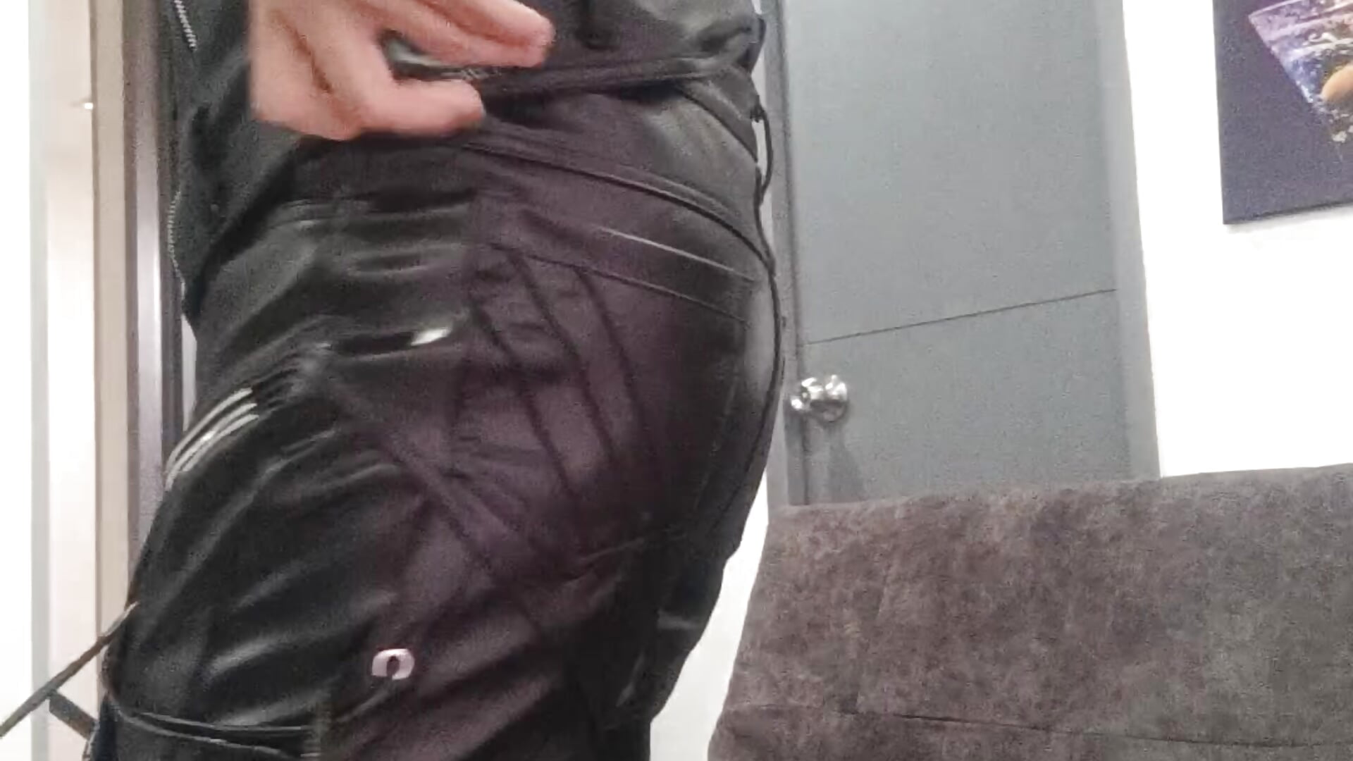 Hot master in leather clothes - video by mackdaniels cam model