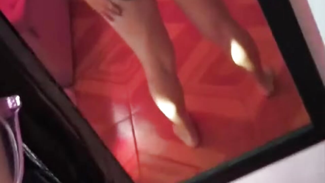 hi - วิดีโอโดย Coralinne__ โมเดลแคม