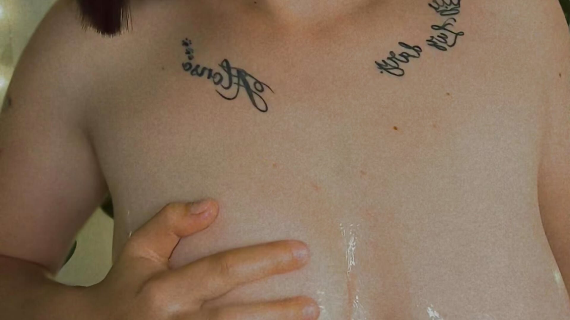 Oil show 💦💦💦💦💦😏💦💦💦💦💦 - วิดีโอโดย Coralinne__ โมเดลแคม