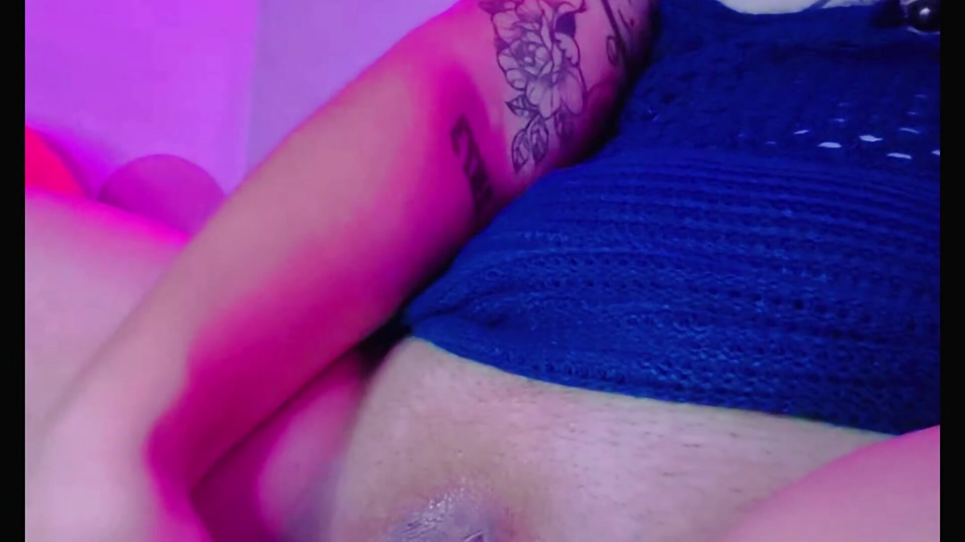 Brincando com o dildo💜 - video di Nyx_w modella di cam