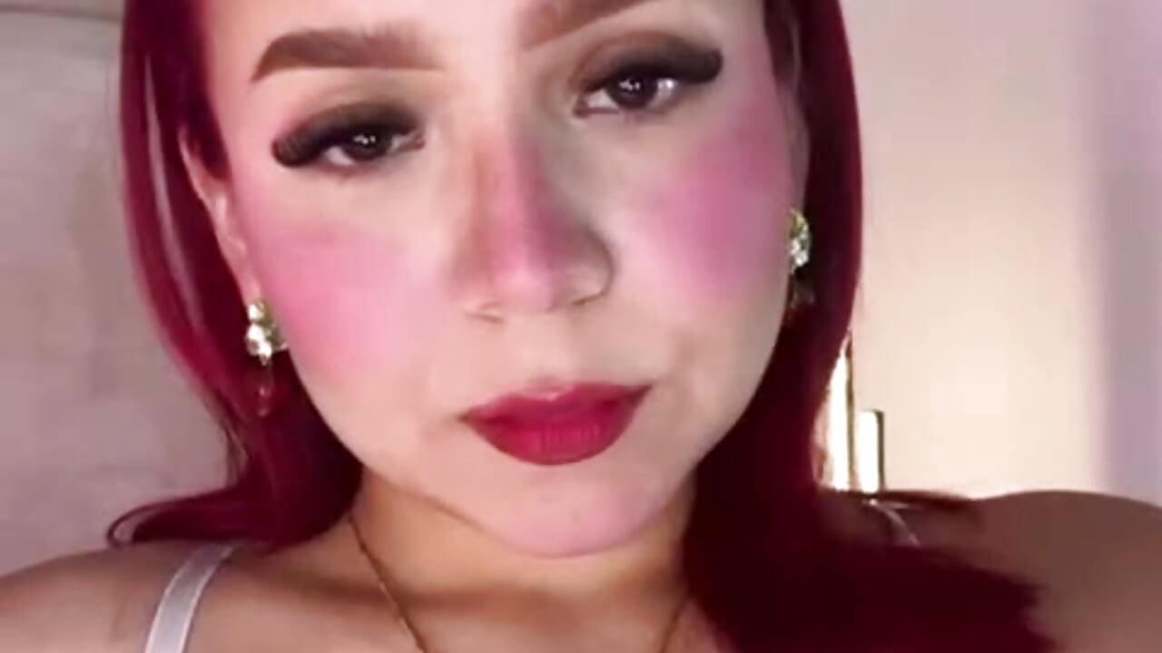 I'll wait for you in the room - video by Mia_Juicyberry cam model