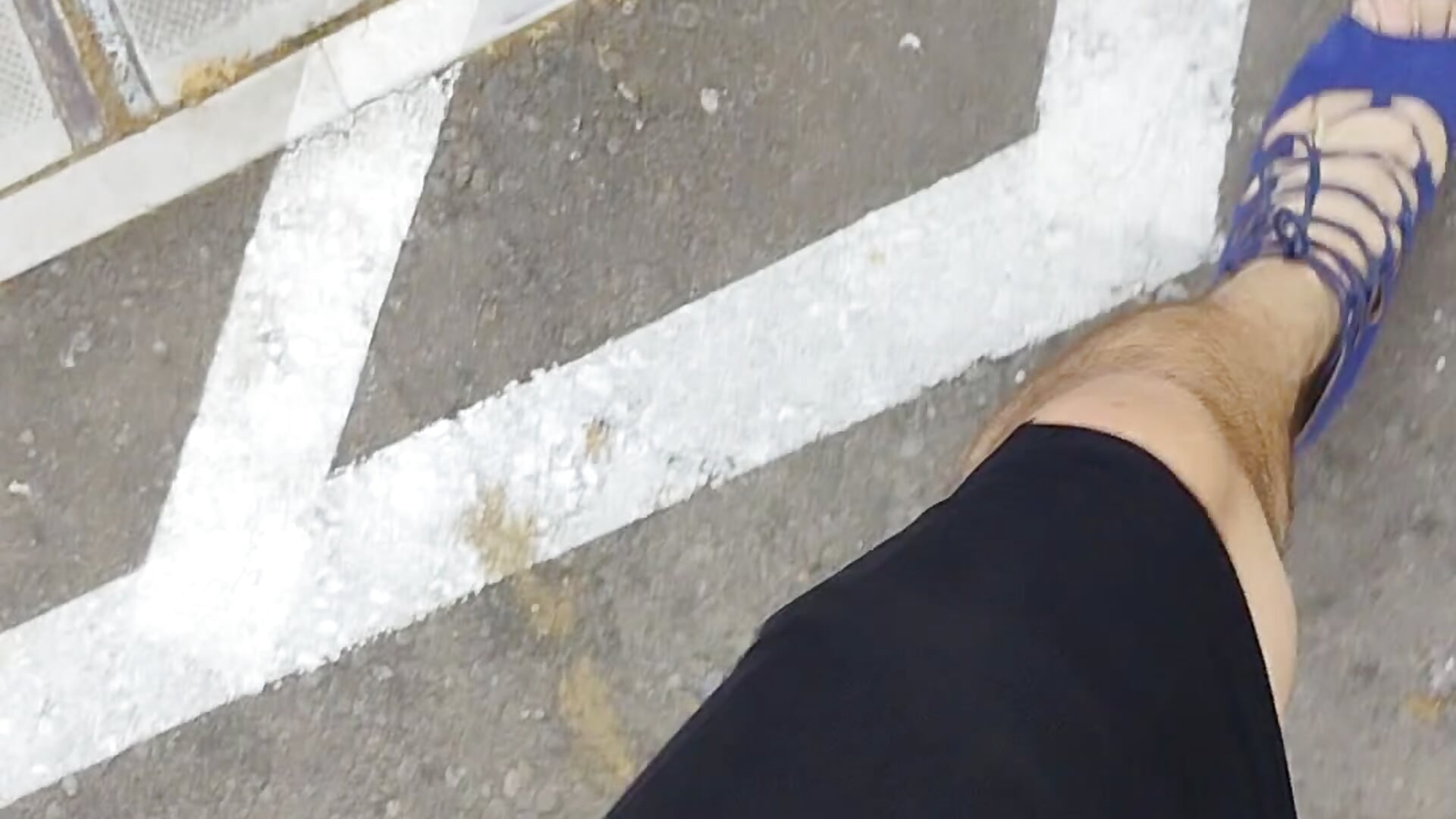 in public. being a slut - video oleh model kamera Crossedsissy