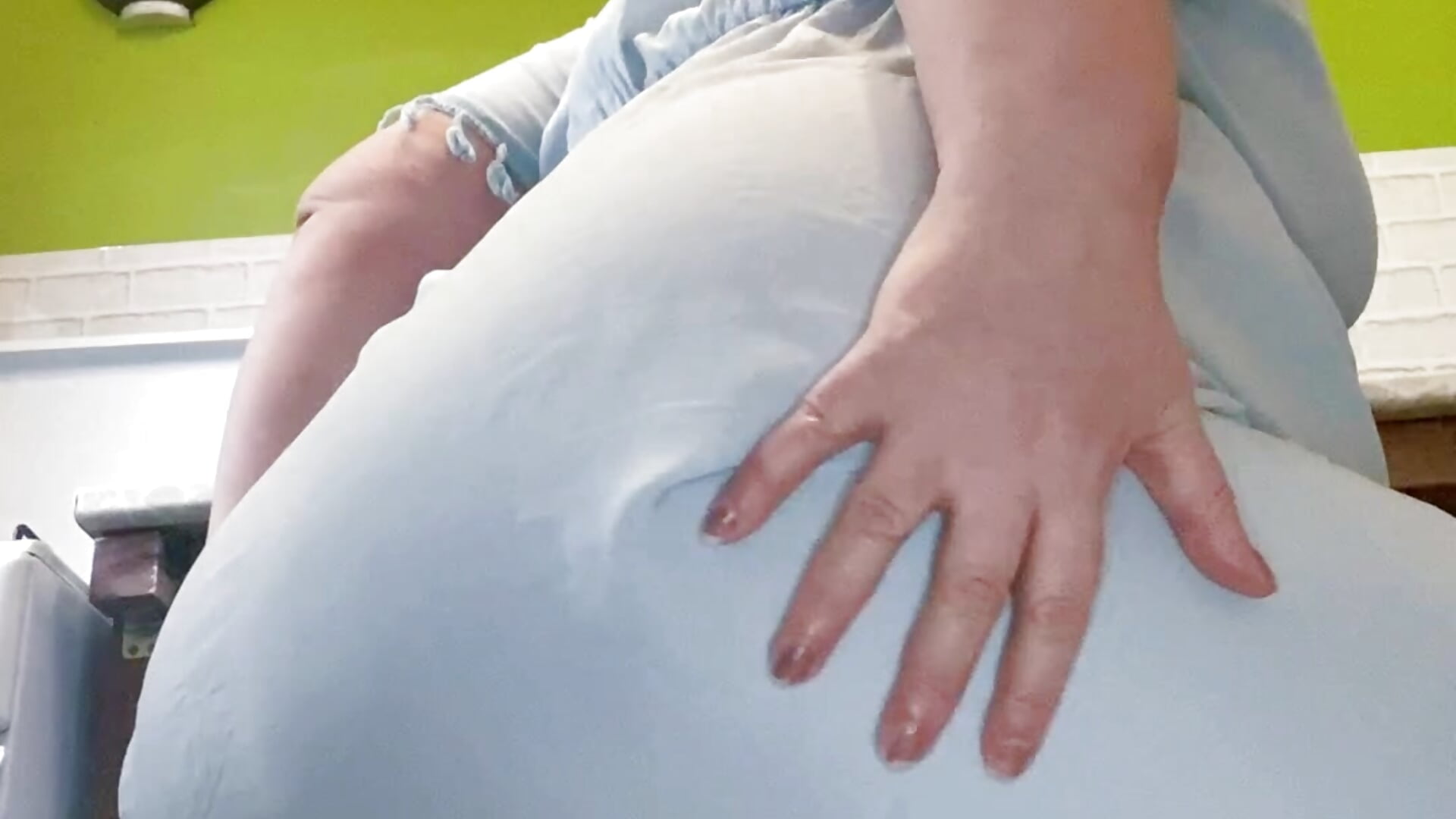 In the kitchen - video by FetishIris cam model