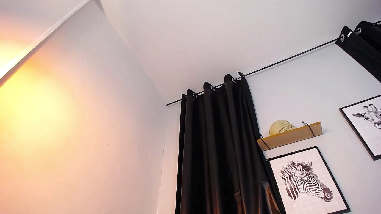 It makes me very hot to enter private and that daddy is his own, the house is alone - video by DakariaHills_ cam model