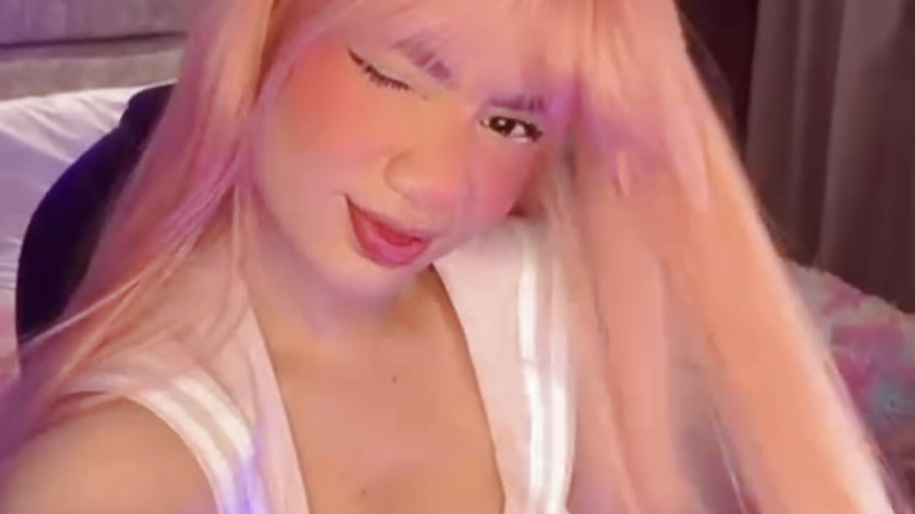 kiss♥ – video modela na kameri Arinextdoor