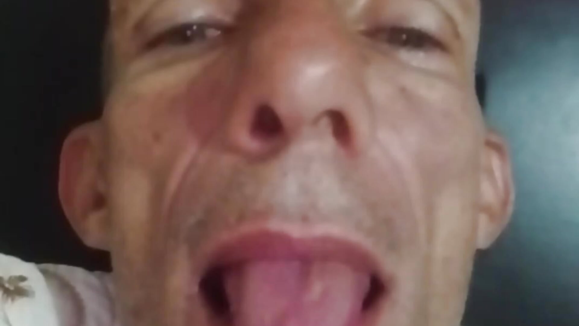 Mi estilo para chupar coño - video by mono1470 cam model