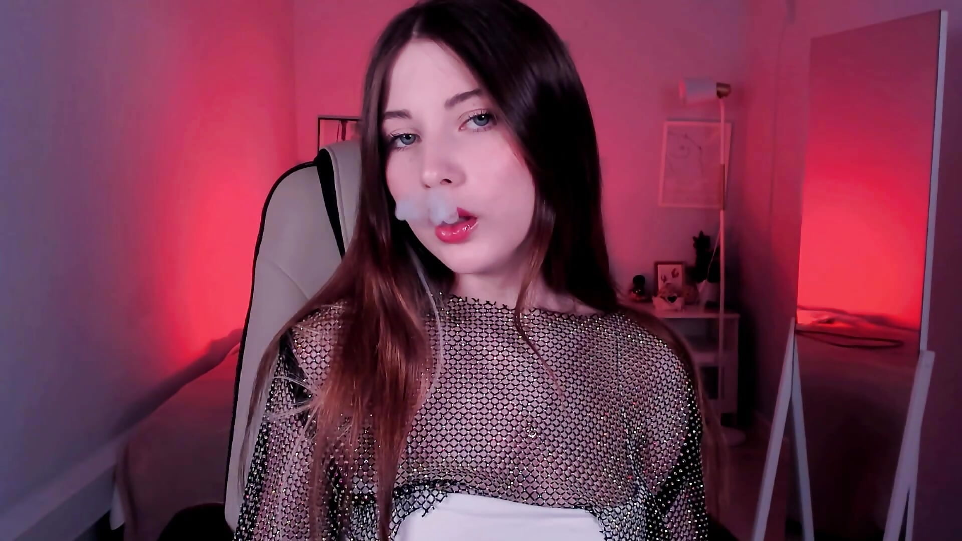 Smoke fetish 🫦 - video by Kimmie_shine cam model