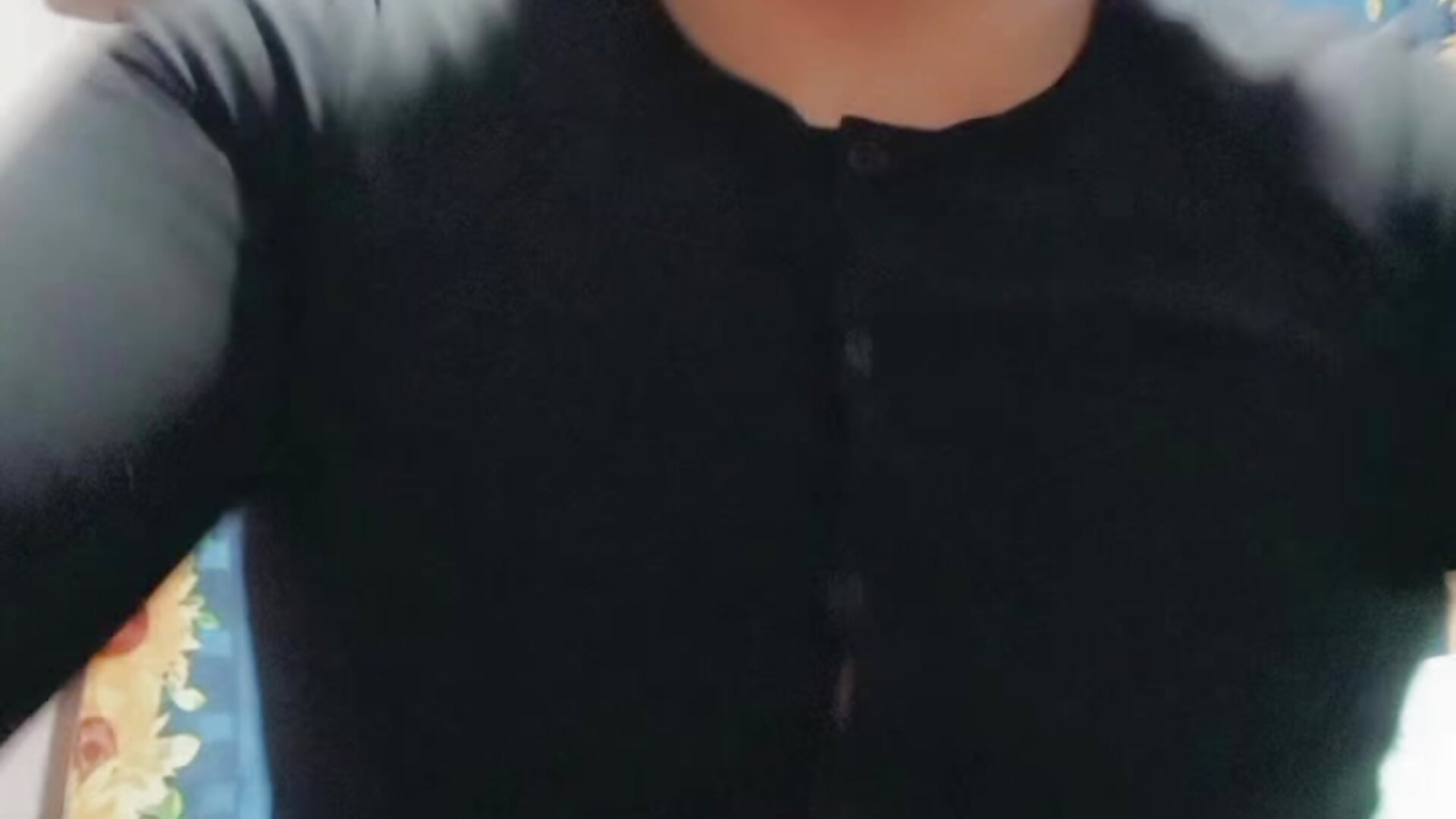 Primer video evhando humo mientras me pongo hot - video by LuxuriousCure4 cam model