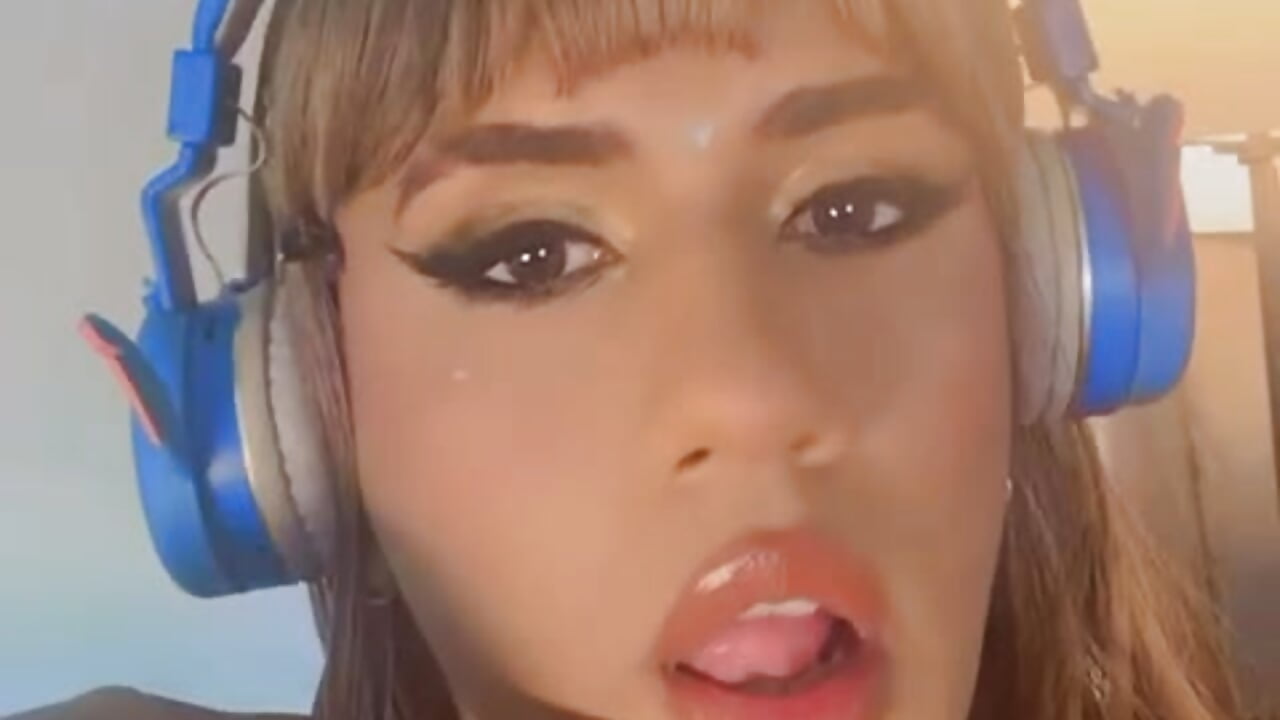 I see you love... – video od webkamerové modelky queen-alexa