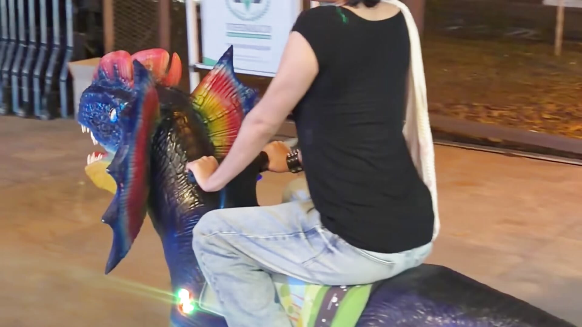 Riding a dinosaur - Video von Monst3rc00ck Cam-Model