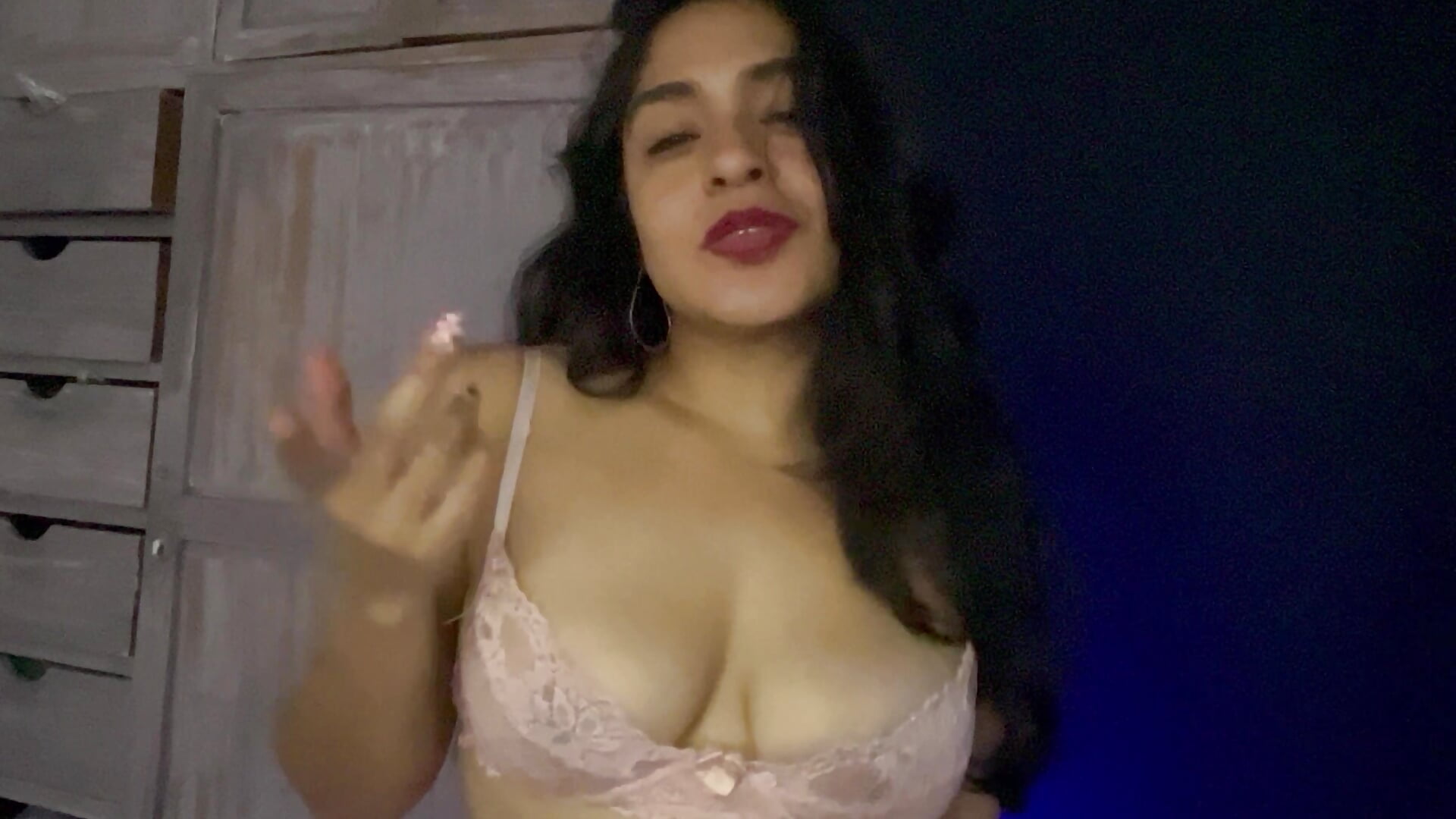 Kisses 💋🫦 - video oleh model kamera EmilyNoir1
