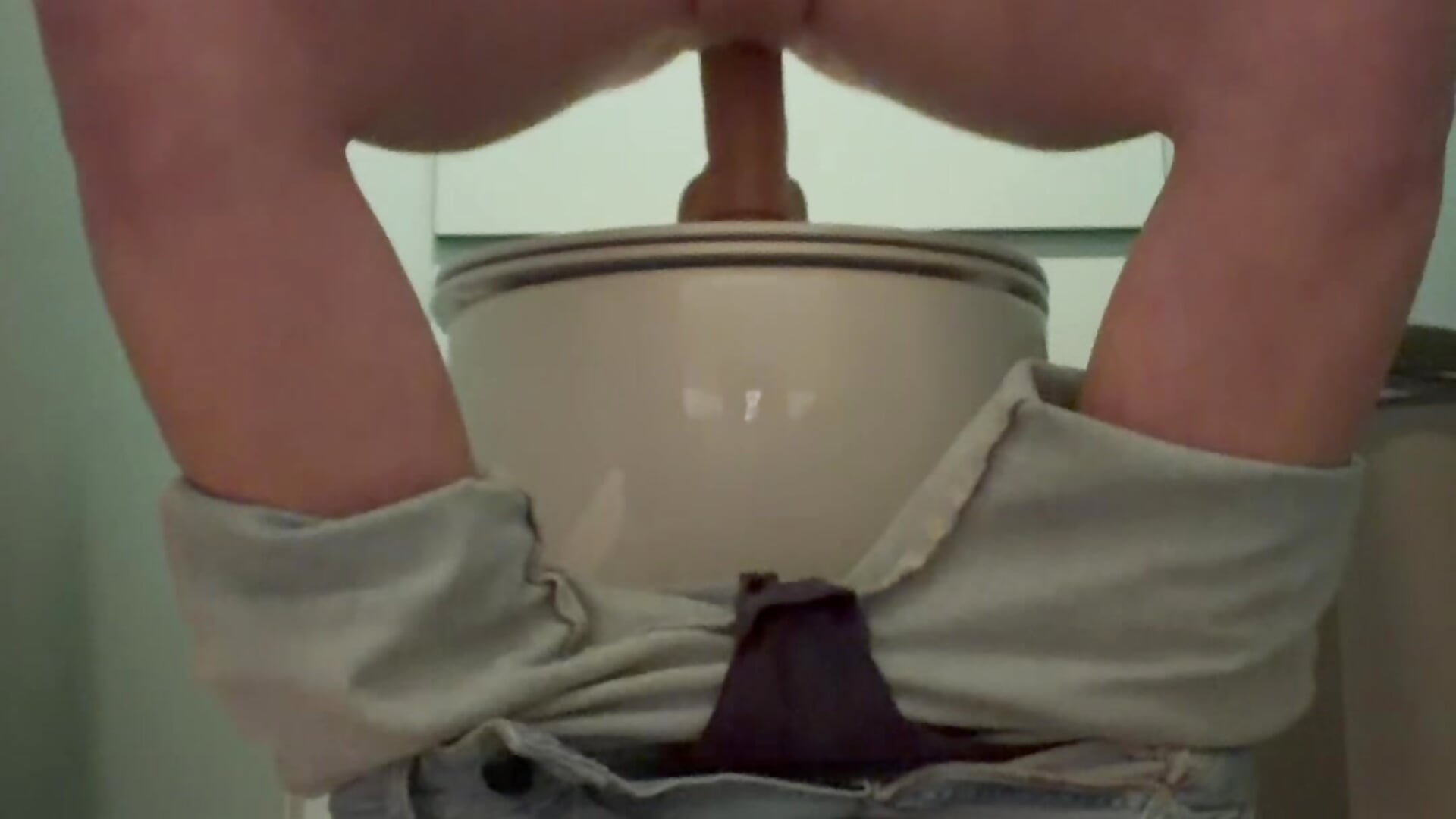 Fucked a dildo in public toilet - فيديو من Lilly-Luscious موديل الكام