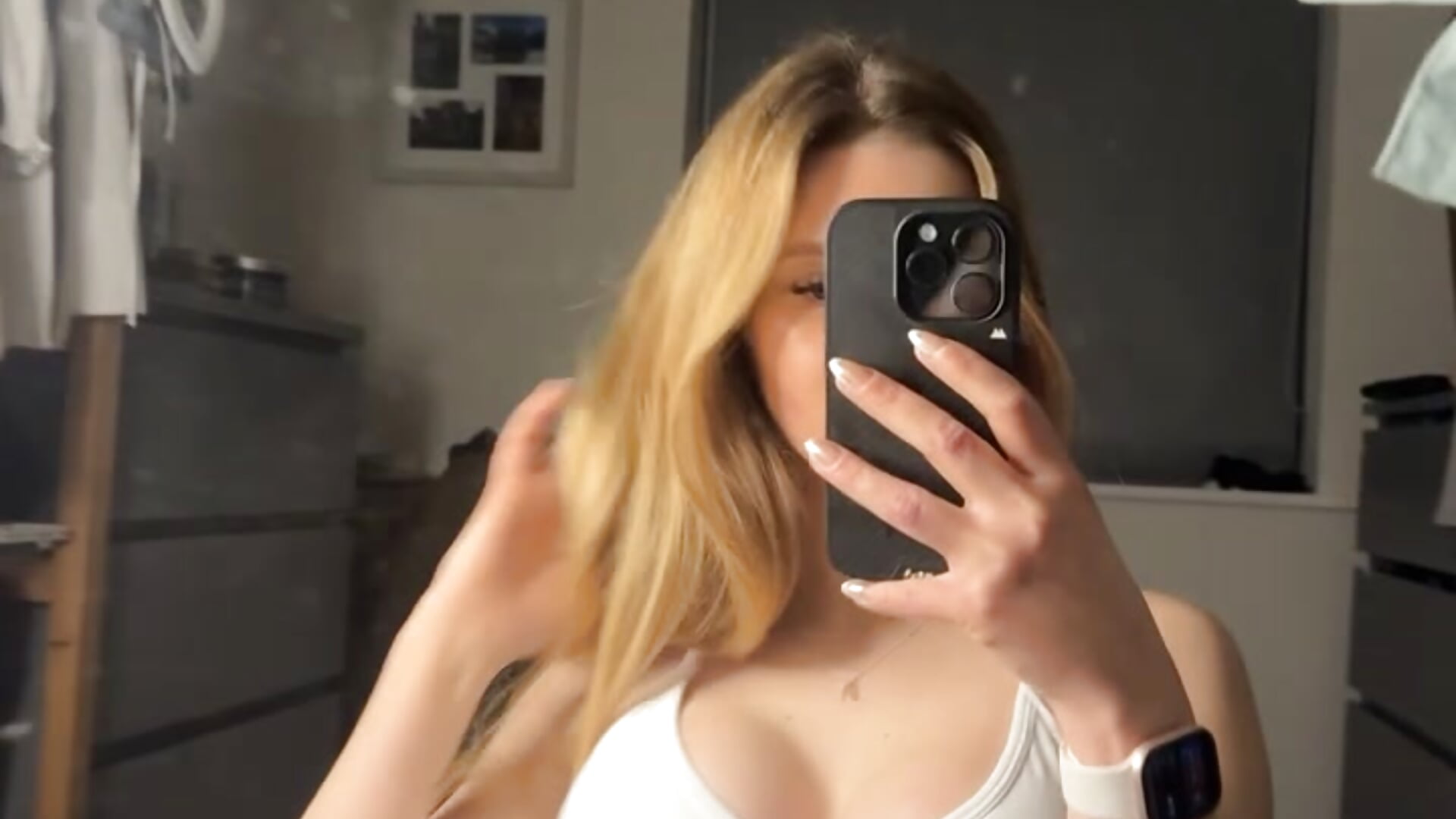 Join me at the gym - video van Lilly-Luscious cam-model