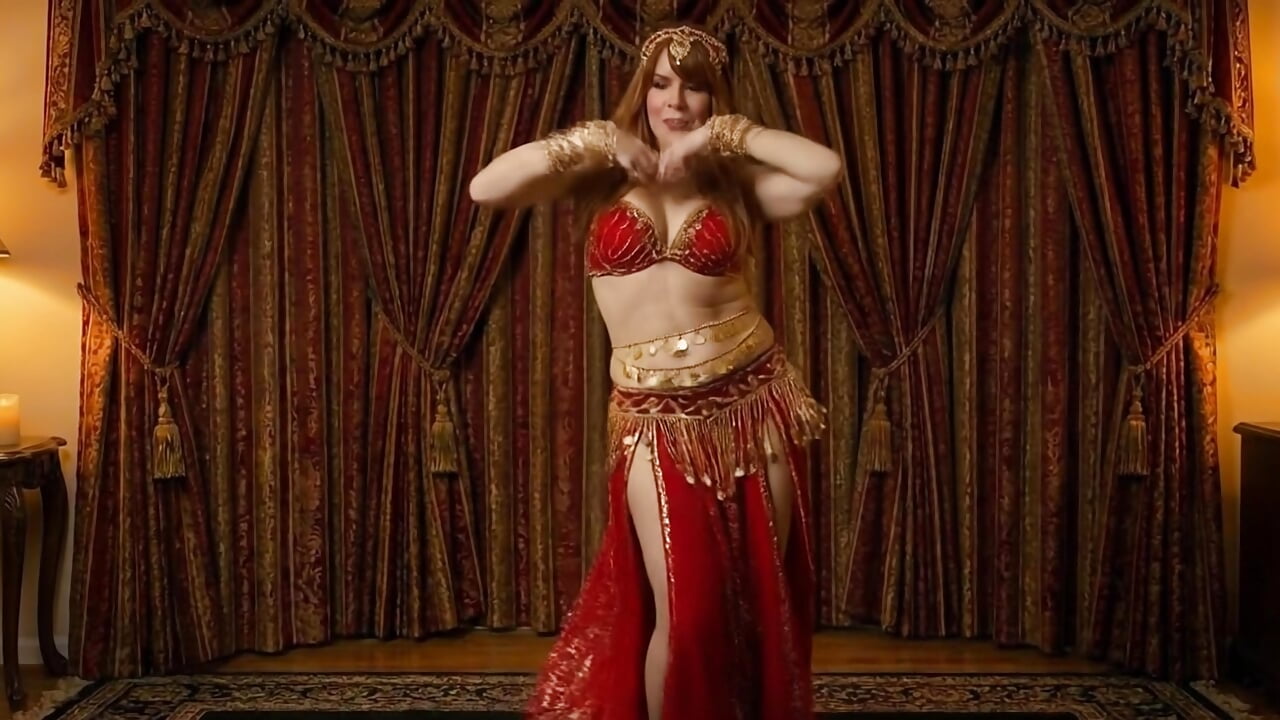 A ITTLE TEASE IN COSTUME – video af Onlyniki cam-model