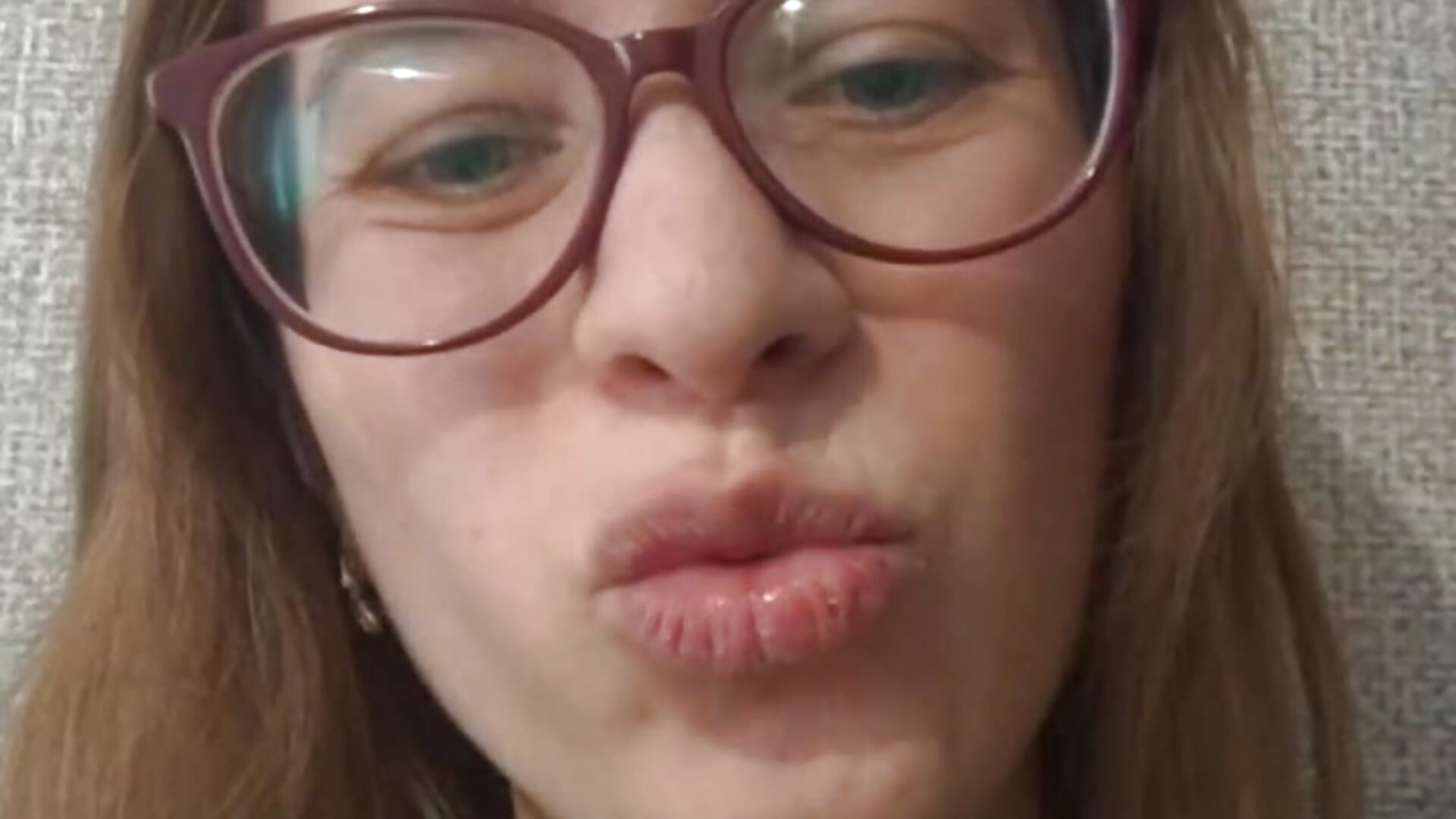 video_2025-04-14_18-15-42 – video modela na kameri alisaakiss