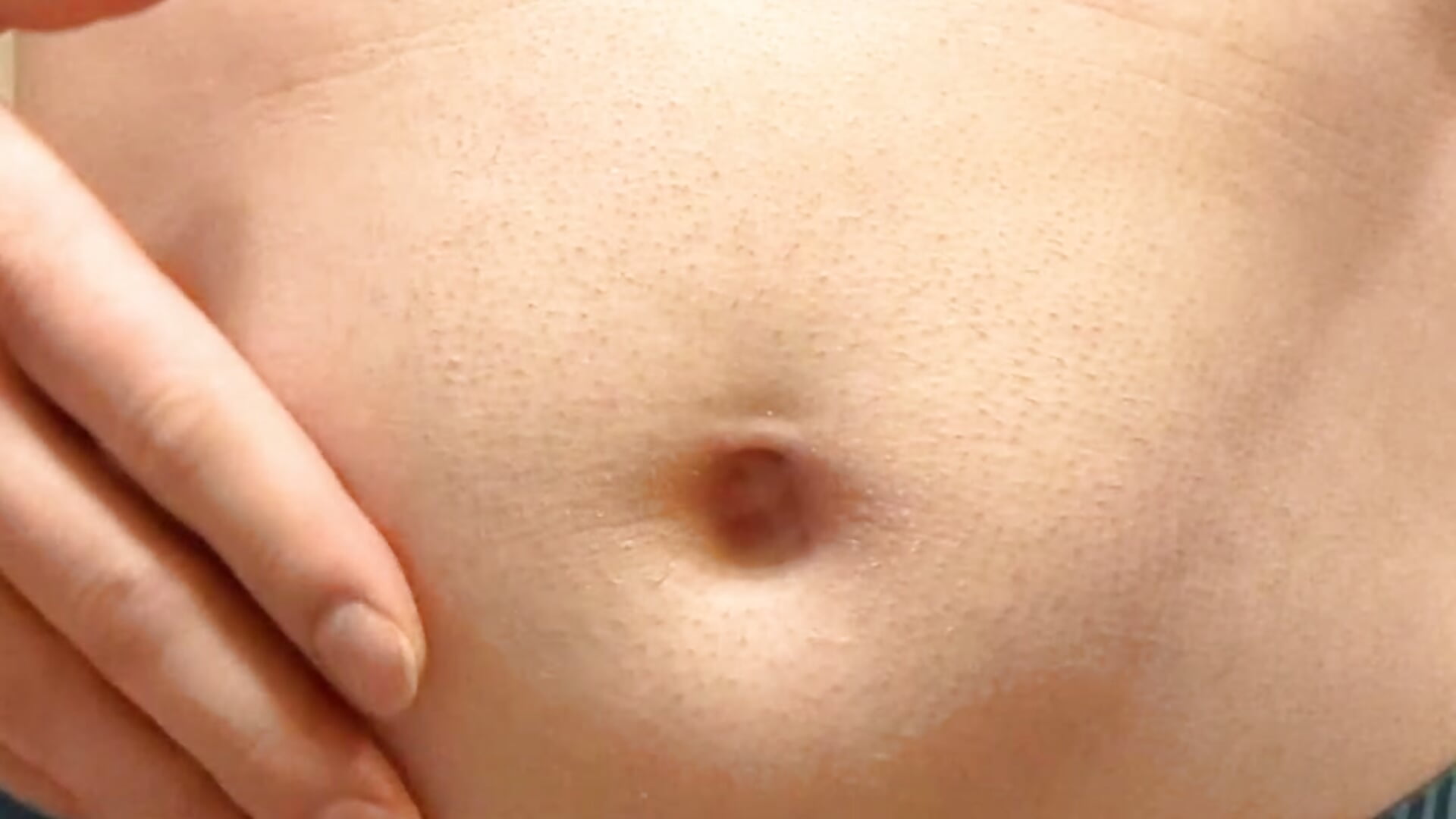 Mein sexy Bauch - Video von GoldenXMen Cam-Model