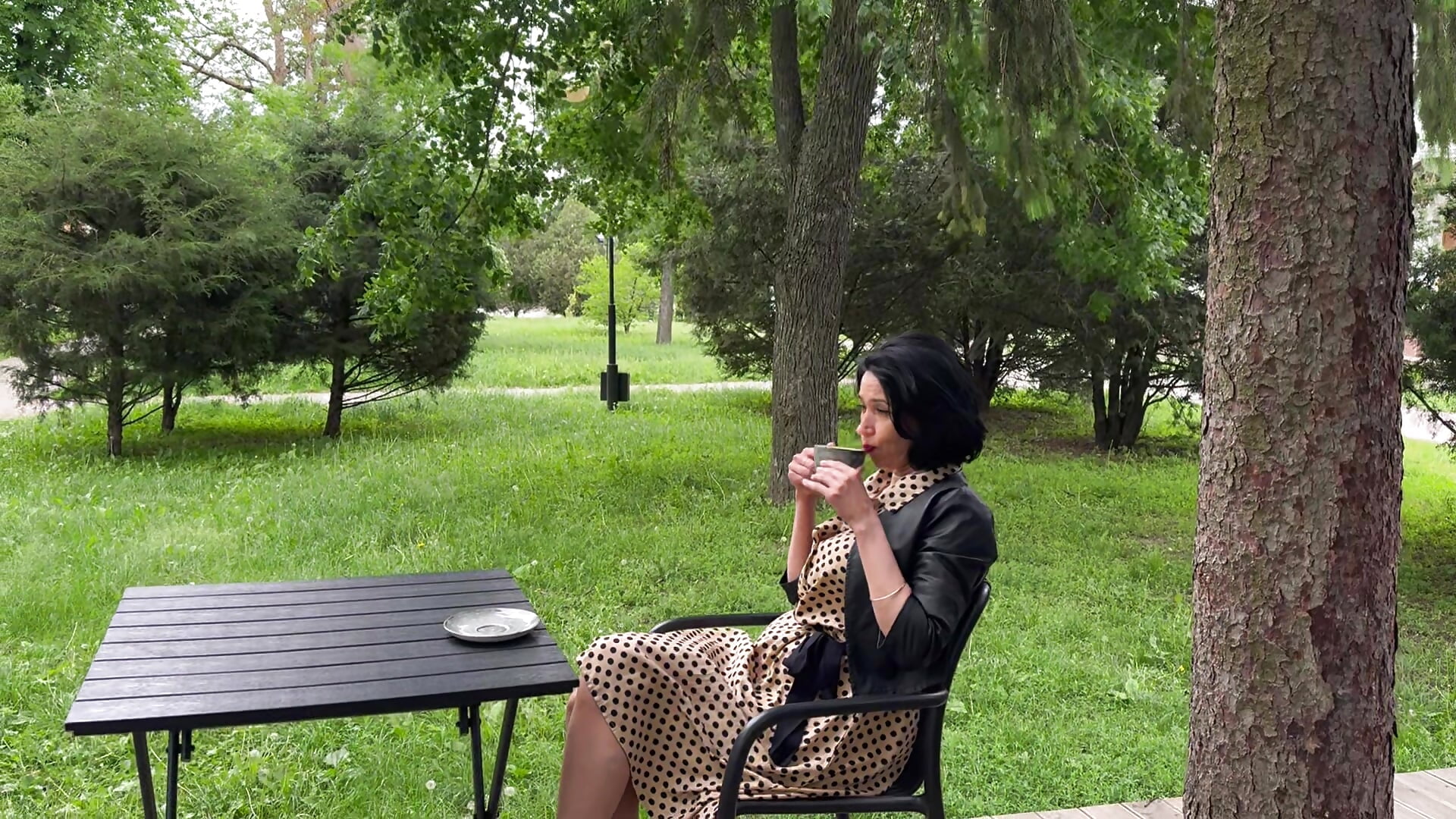 Coffee tastes better with me, - video oleh model kamera CameronEnns