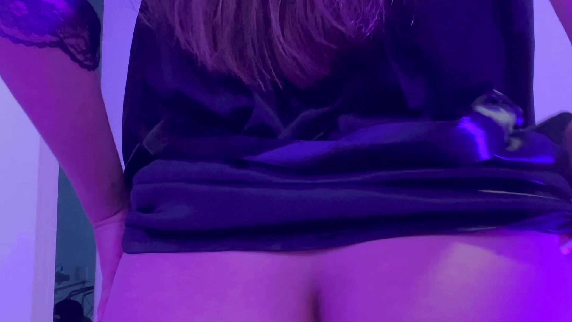 Do you want to see what's under my robe? - 視頻由 Steffy_Cherie 主播提供