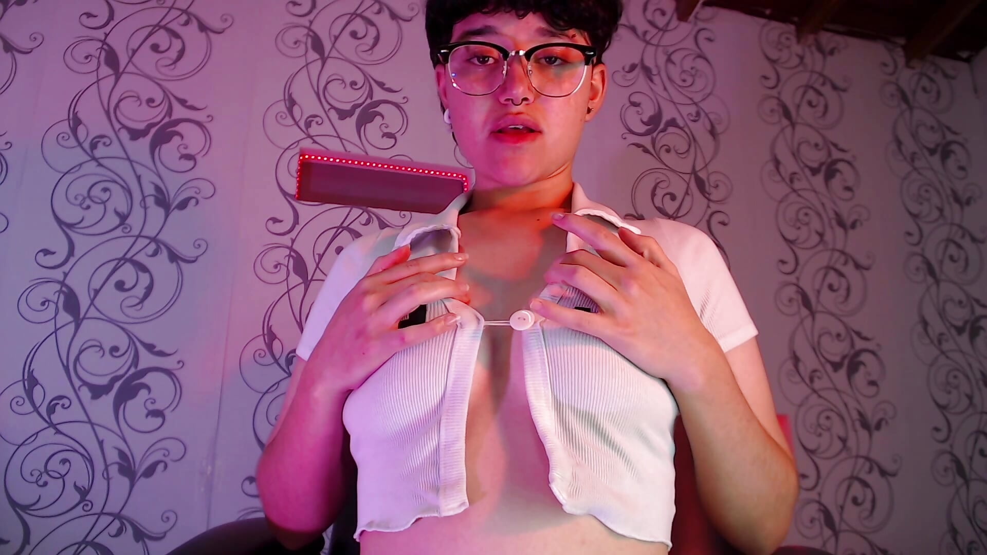 The Art of Tease… All in Her Hands - video by jeroharper cam model