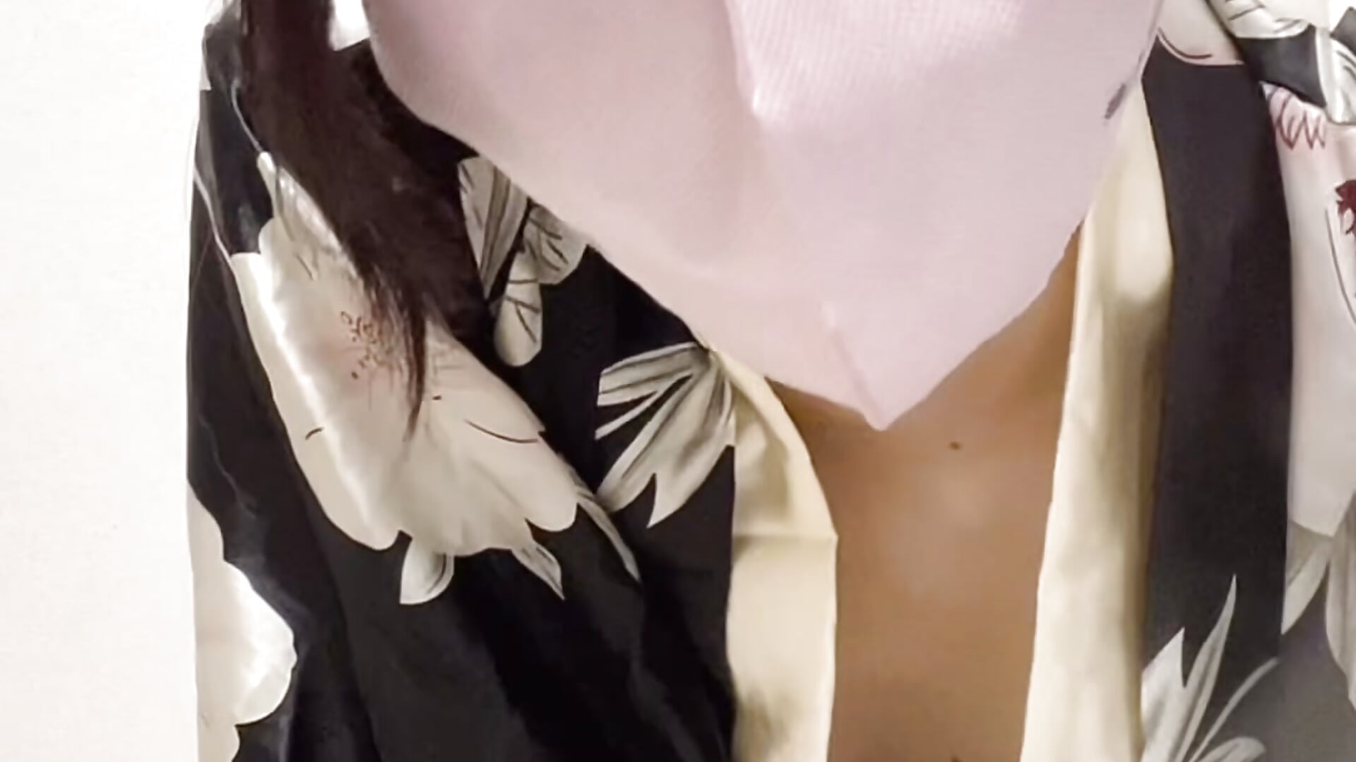 浴衣でおっぱいチラリ…♡