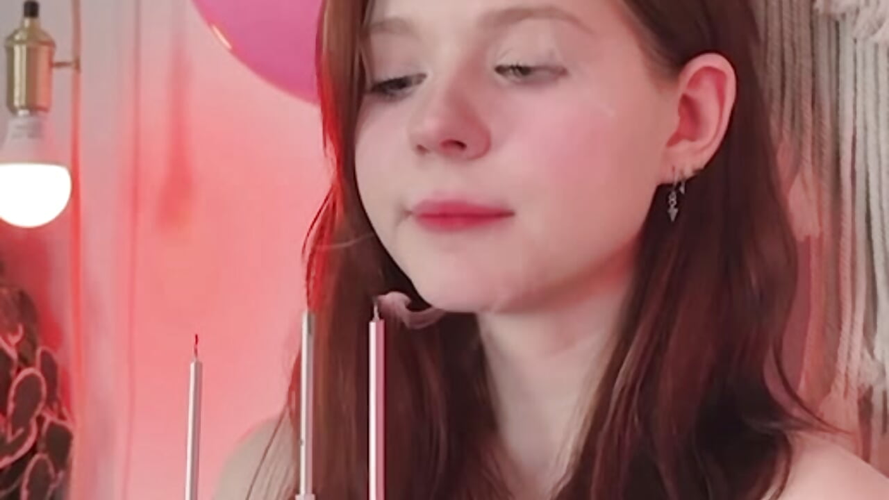 The cake was delicious 🎂☺️ - video by ruesaver cam model