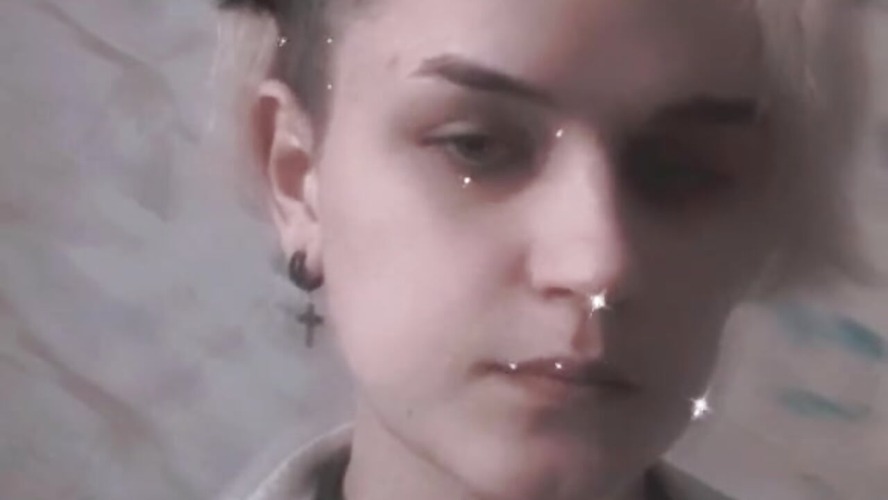 Tongue – video af RowenaGeorge