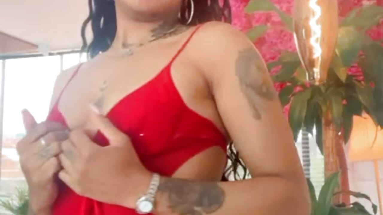 Sexy and pretty on red - EmmaEbony_ 캠 모델의 동영상