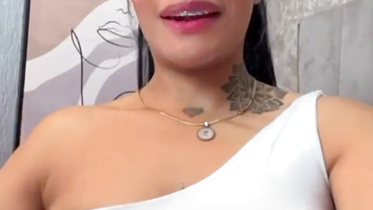 “I don’t promise calm… I promise fire.” - EmmaEbony_ 캠 모델의 동영상