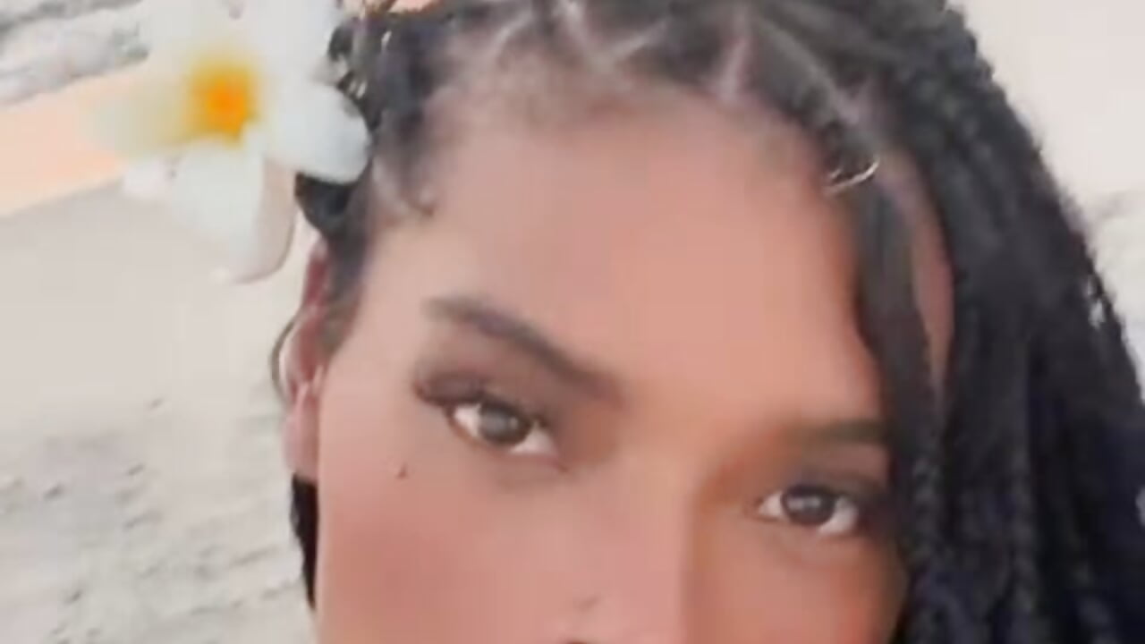 “Your energy… is exactly the kind of danger I like.” - Vídeo de EmmaEbony_, modelo de vídeos