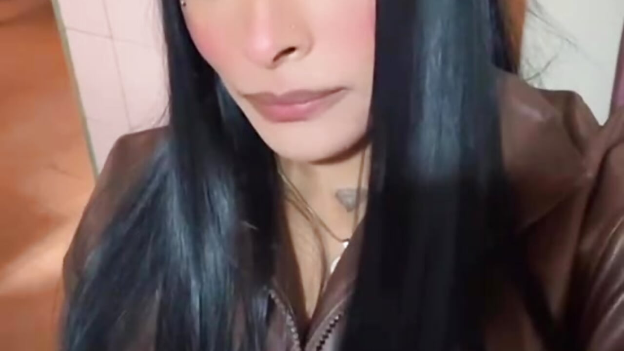 “You're not my type… you're my weakness 💋” - Vídeo de EmmaEbony_, modelo de vídeos