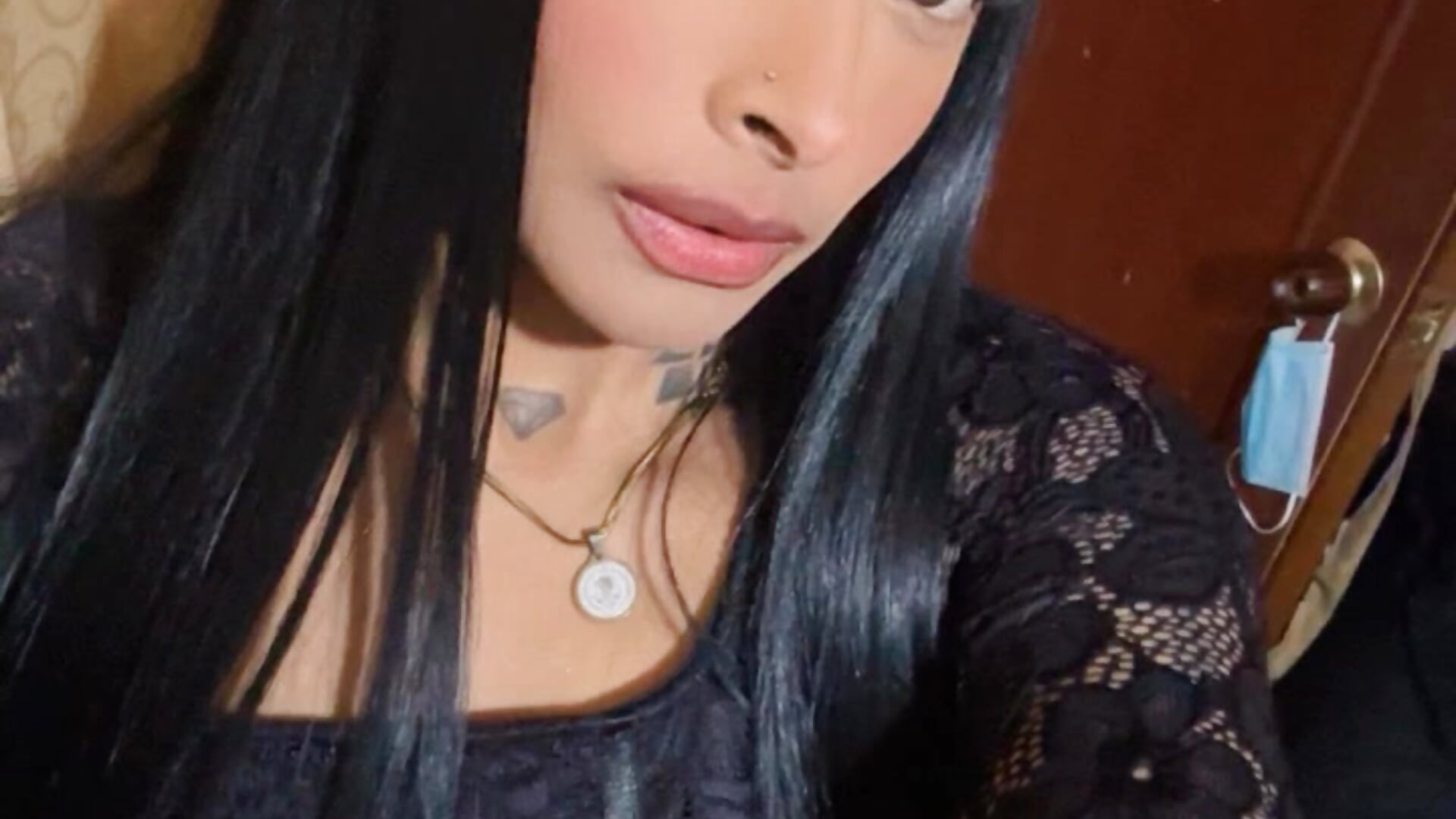 “I’m not going to stop…and I know you don’t want to either.” - video oleh model kamera EmmaEbony_