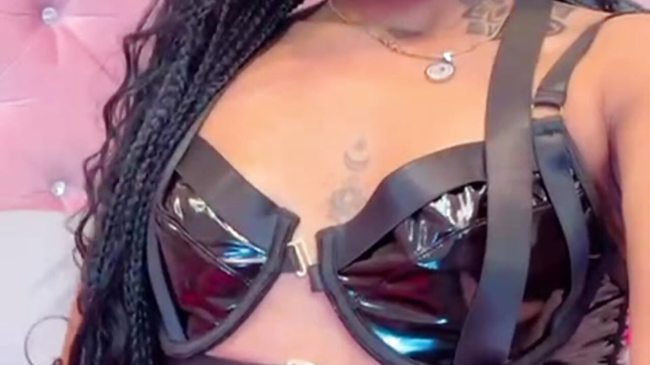 Not everyone can stand temptation.⛓🔥 - Video von EmmaEbony_ Cam-Model