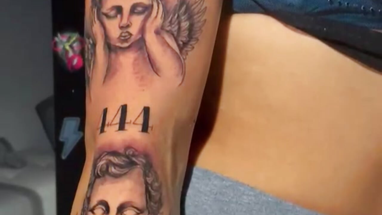 “Virtual hugs… with a surprise included 😇” - video by EmmaEbony_ cam model