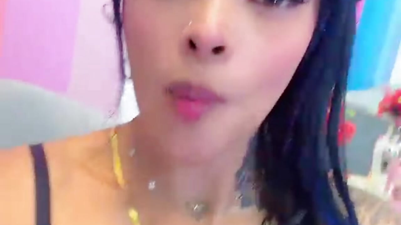 Do you dare to come closer? 💋 - video oleh EmmaEbony_ kamera model