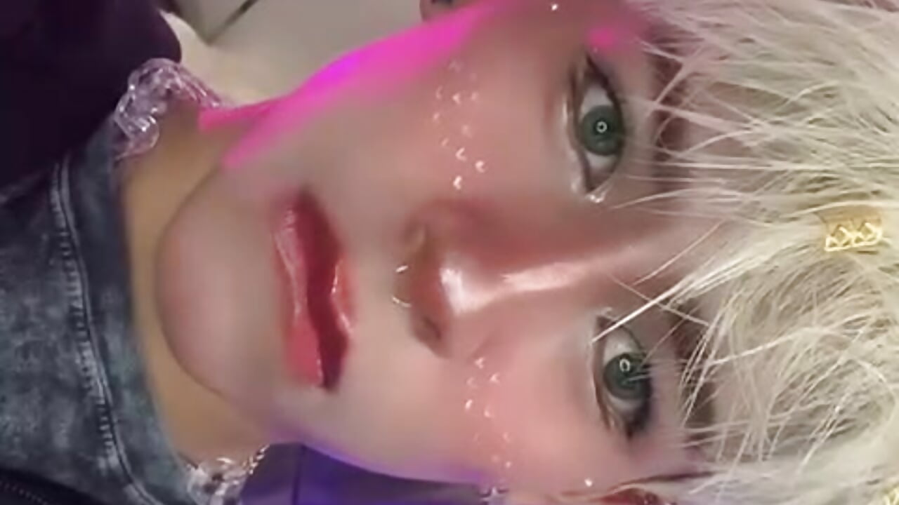 Something flirtatious - video by taichi_bluy cam model