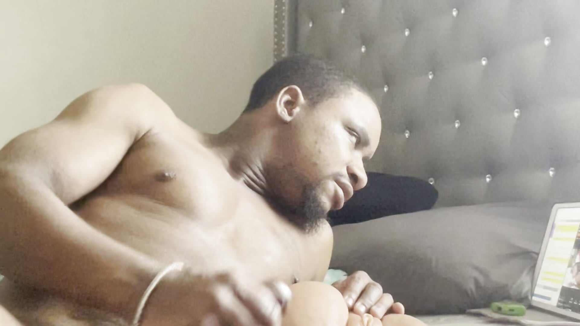 Let me eat it pt1 - video by Laxleabonxx cam model