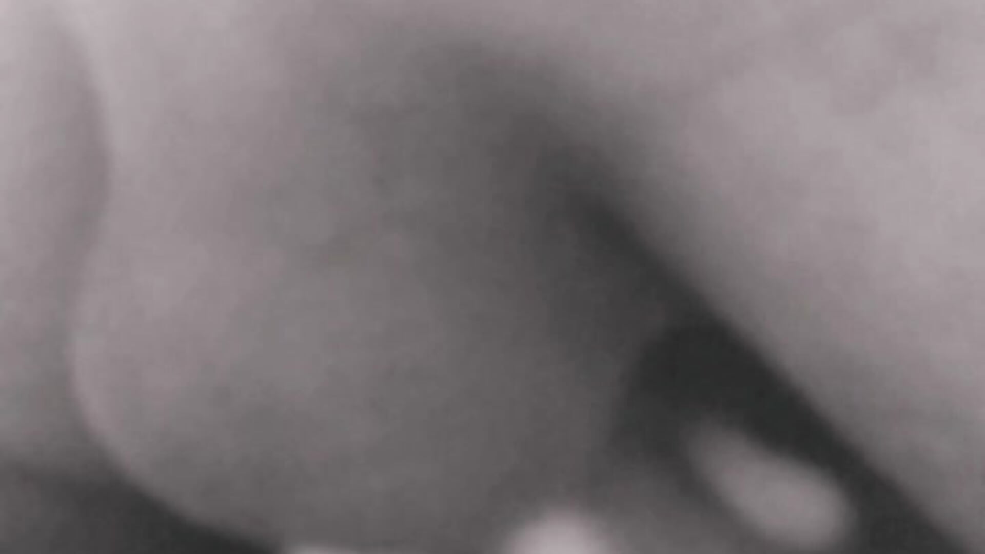 Me curious now _ Hot or Not - video di LuuXus modella di cam