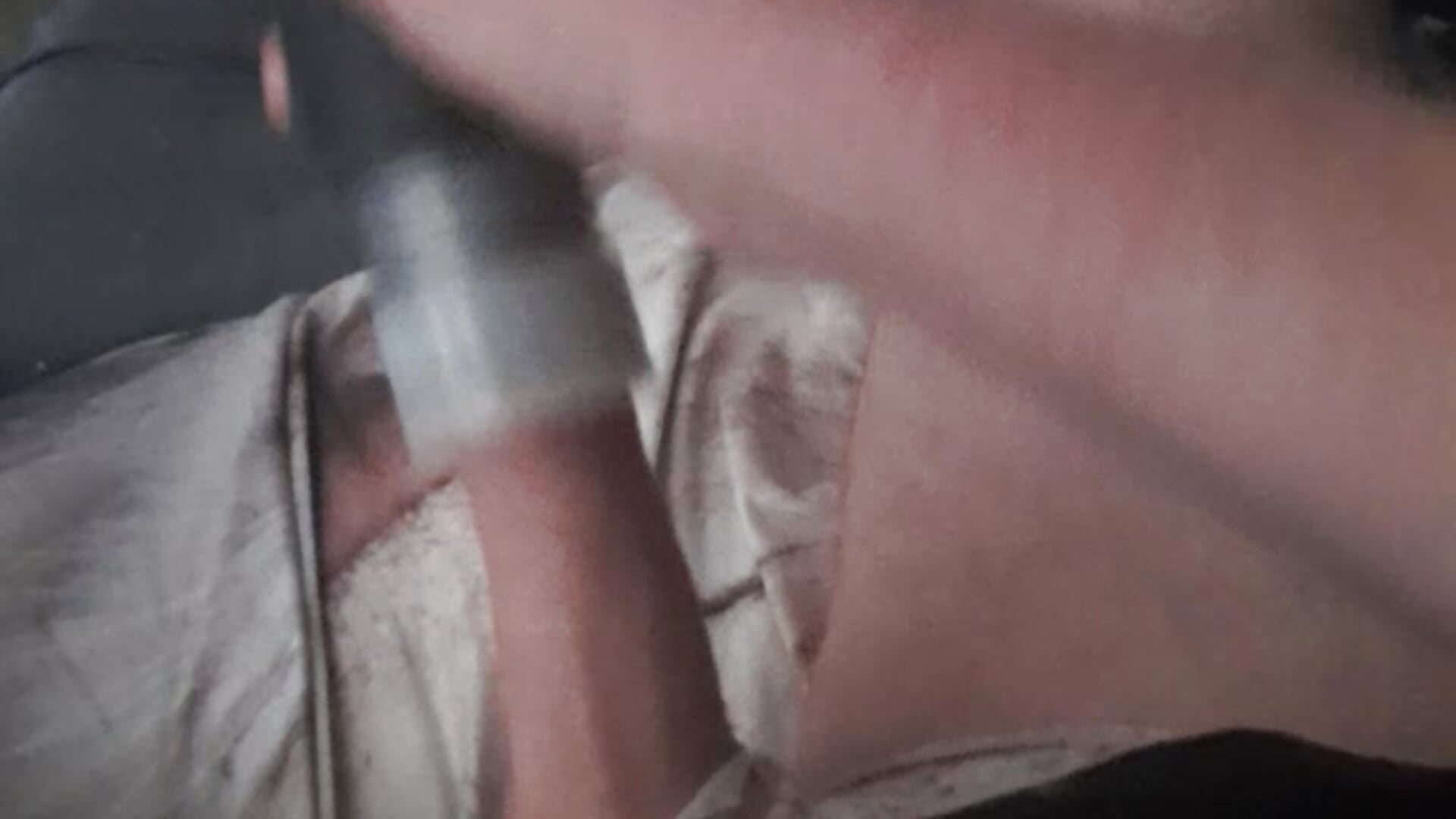 Doing it with the vacuüm cleaner - video by JasperGeil cam model